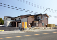 建物西側に井田原神社があります。